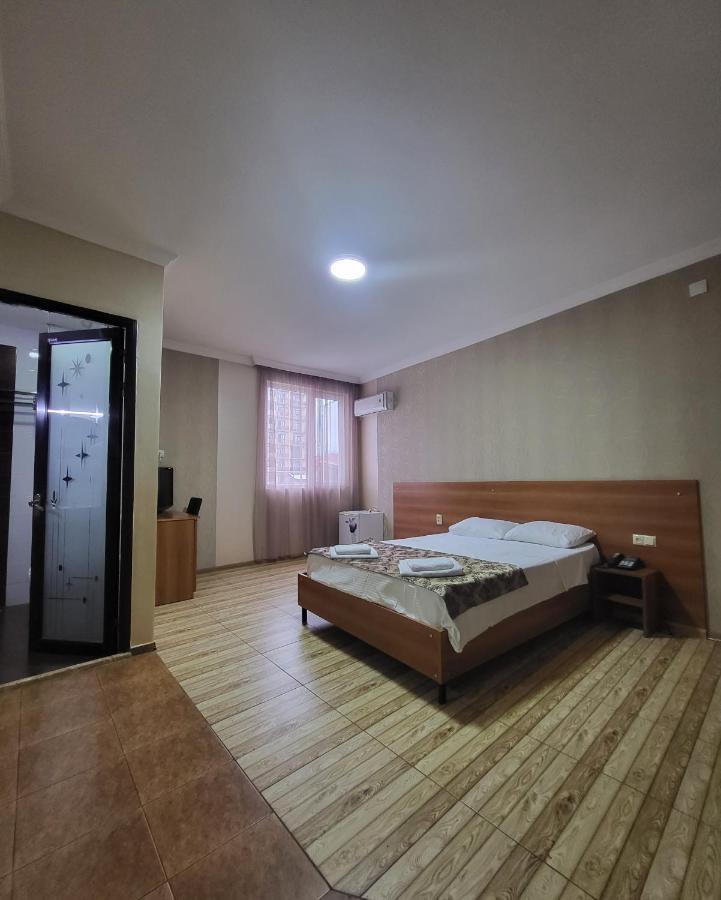 Hotel Elio Batoumi Extérieur photo