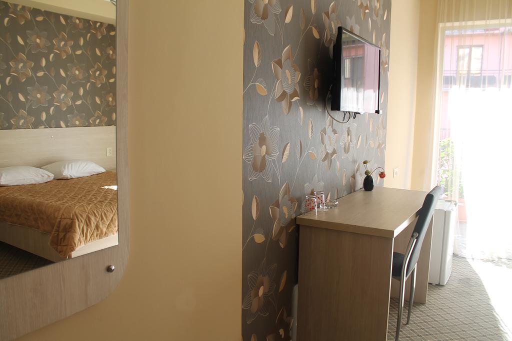 Hotel Elio Batoumi Extérieur photo